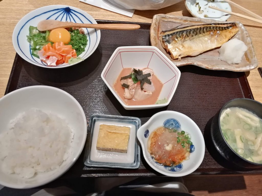 Foto de Teishoku, comida corrida japonesa